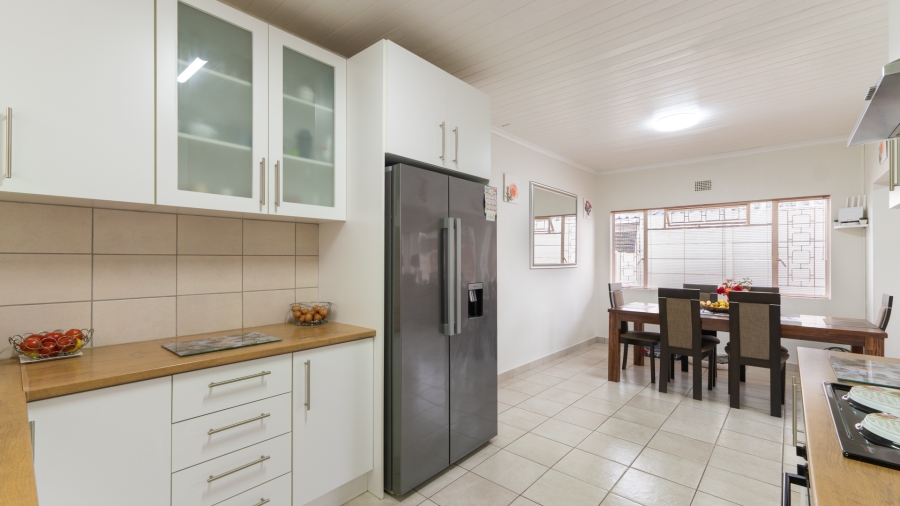 4 Bedroom Property for Sale in Peerless Park Western Cape